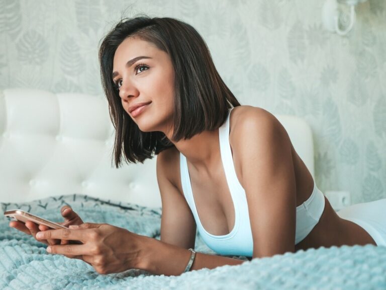 Remarkable benefits of booking a hot escort for your business trip